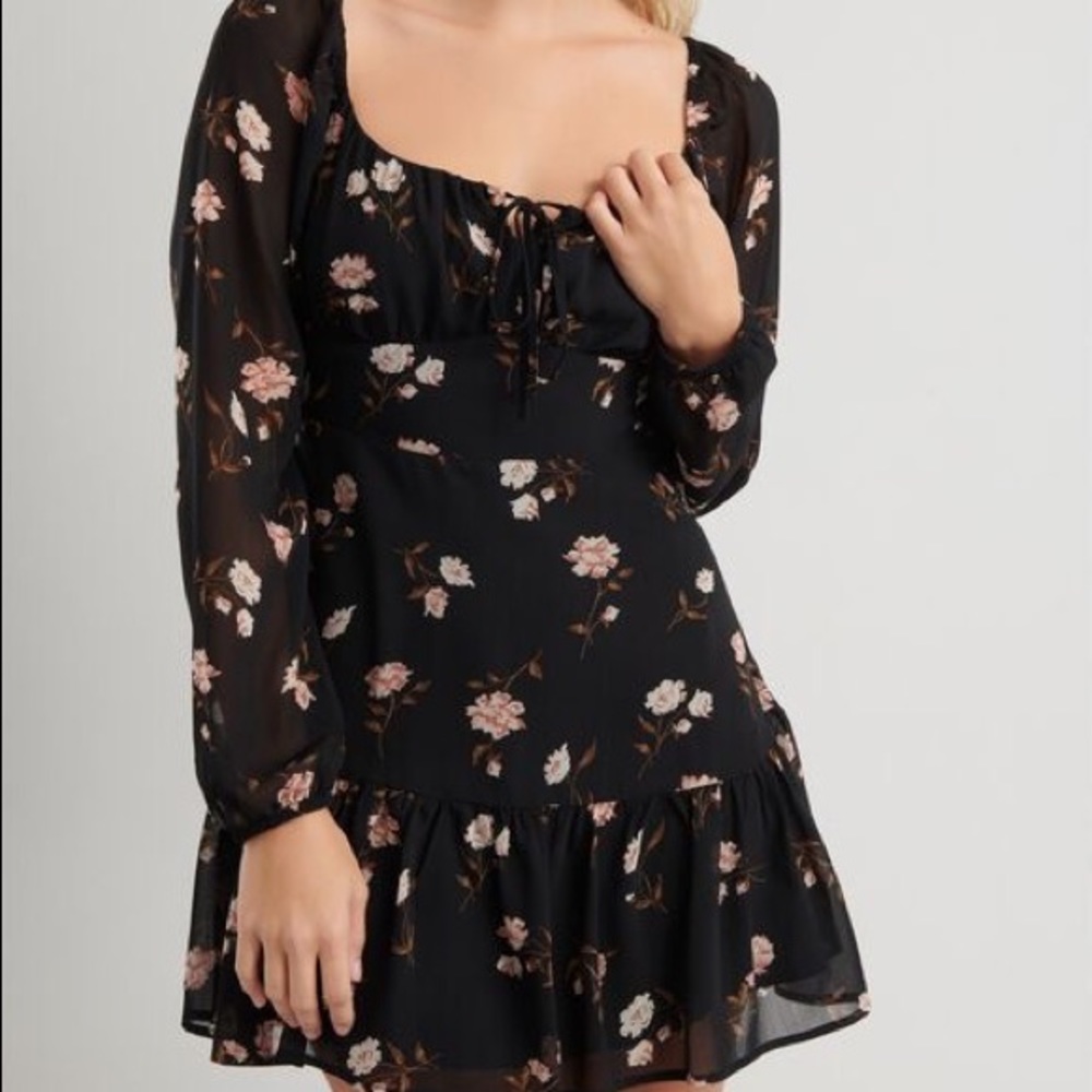 Dynamite tiered dress. Size medium black with floral print